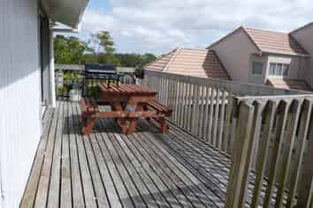 2A Aberdeen Road, Castor Bay