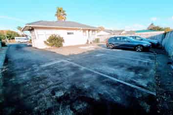 RARE MEDICAL OR HEALTH & BEAUTY SUITE BY THE BEACH