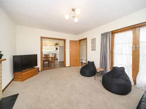 6 Miles Place, Awapuni