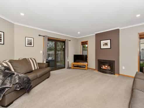 10 Ravenscourt Place, Huntington