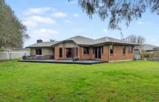 10 Ravenscourt Place, Huntington