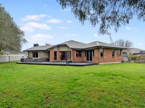 10 Ravenscourt Place, Huntington