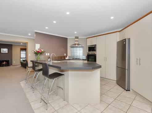 10 Ravenscourt Place, Huntington