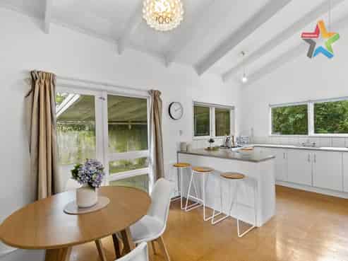 28 Woodhouse Ave, Karori