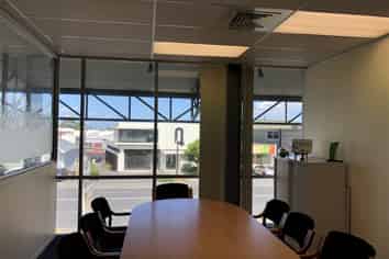 Well located Office on Great South Road!