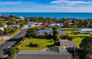 57 Dixon Street, Oakura