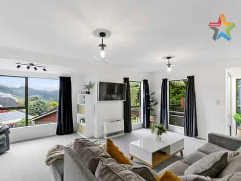 5A Parsons Glen, Karori