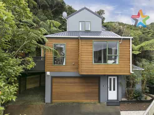 5A Parsons Glen, Karori