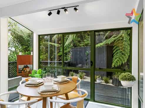 5A Parsons Glen, Karori