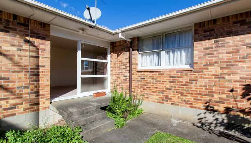 2/10 Athens Road, Onehunga