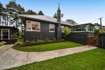 87 Paynters Avenue, Strandon