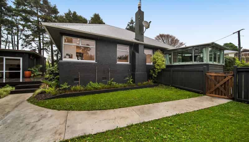 87 Paynters Avenue, Strandon