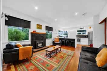 87 Paynters Avenue, Strandon