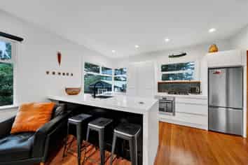 87 Paynters Avenue, Strandon