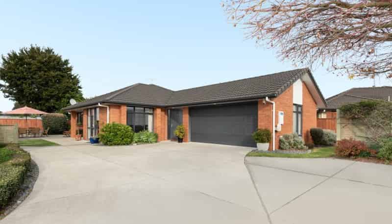 6 Pat Bishop Place, 