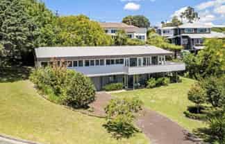 2 Pine Hill Crescent, Browns Bay