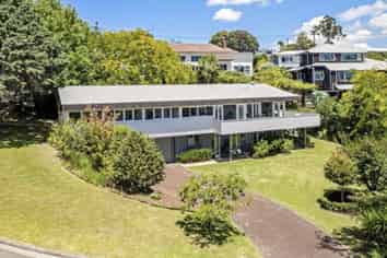 2 Pine Hill Crescent, Browns Bay