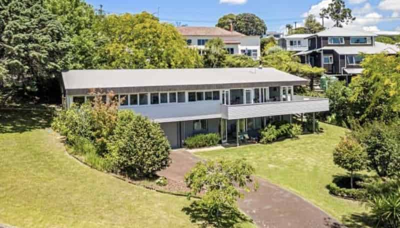 2 Pine Hill Crescent, Browns Bay