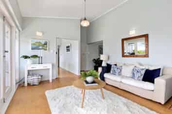 2 Pine Hill Crescent, Browns Bay