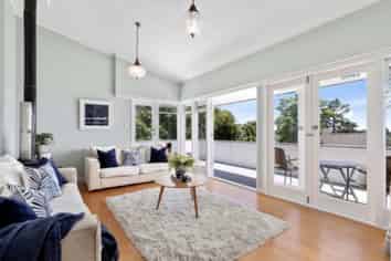 2 Pine Hill Crescent, Browns Bay