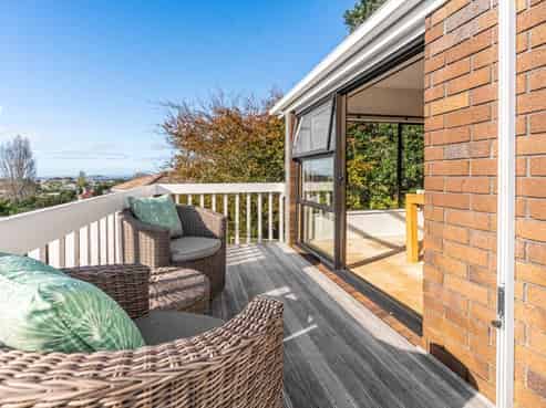 2/114 Ocean View Road, Northcote