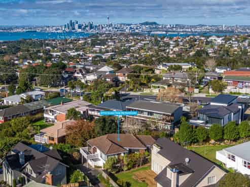 2/114 Ocean View Road, Northcote