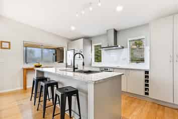 45A Sunset Road, Totara Vale