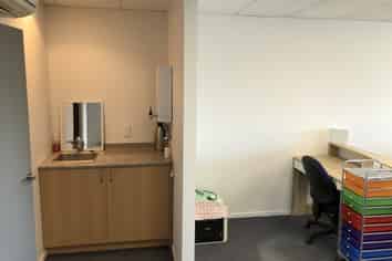 Modern Office 50 m2 Addington