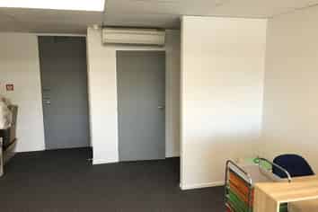 Modern Office 50 m2 Addington