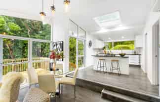 10 Wirihana Road, Titirangi