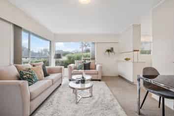 2/4 Yarra Place, Botany Downs