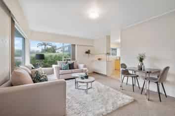 2/4 Yarra Place, Botany Downs