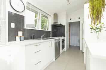 202 Verbena Road, Birkdale