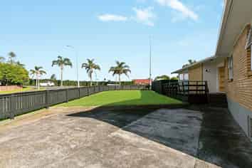 2 Kivell Close, Mangere East