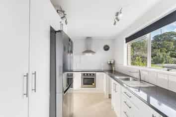 2 Kivell Close, Mangere East