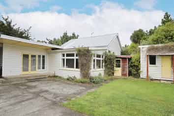 898 Bluff Highway, Clifton