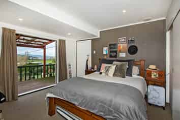 250 Western Hills Drive, Avenues