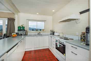 250 Western Hills Drive, Avenues