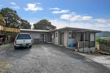 250 Western Hills Drive, Avenues