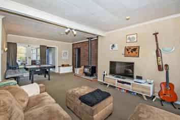 250 Western Hills Drive, Avenues