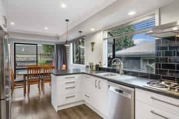 34 Arnold Grove, Paraparaumu Beach