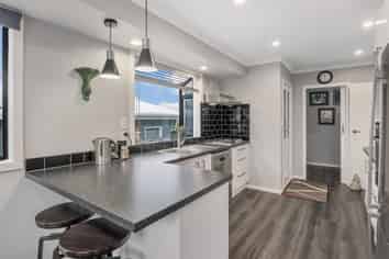 34 Arnold Grove, Paraparaumu Beach