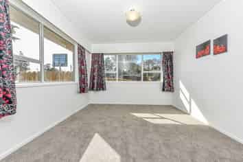 2/15 Edmonton Road, Henderson