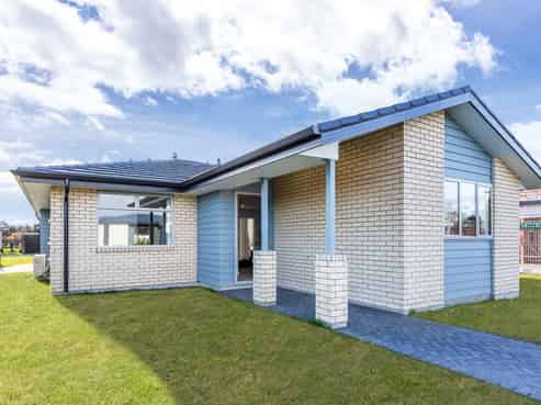 8 Bastille Court, Rangatira Park