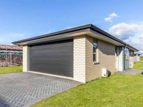 8 Bastille Court, Rangatira Park