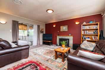 68 Valley Road, Hikurangi