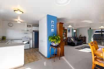 1/165 Prestons Road, Redwood