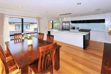 24 Silver Moon Road, Albany