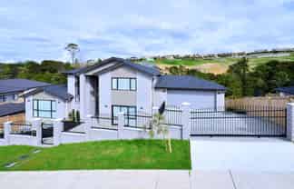 24 Silver Moon Road, Albany