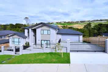 24 Silver Moon Road, Albany